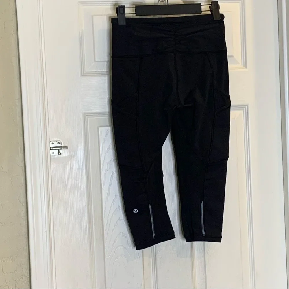 Lululemon Black HIT IT Cropped Leggings Pockets Mesh Size 4 Black